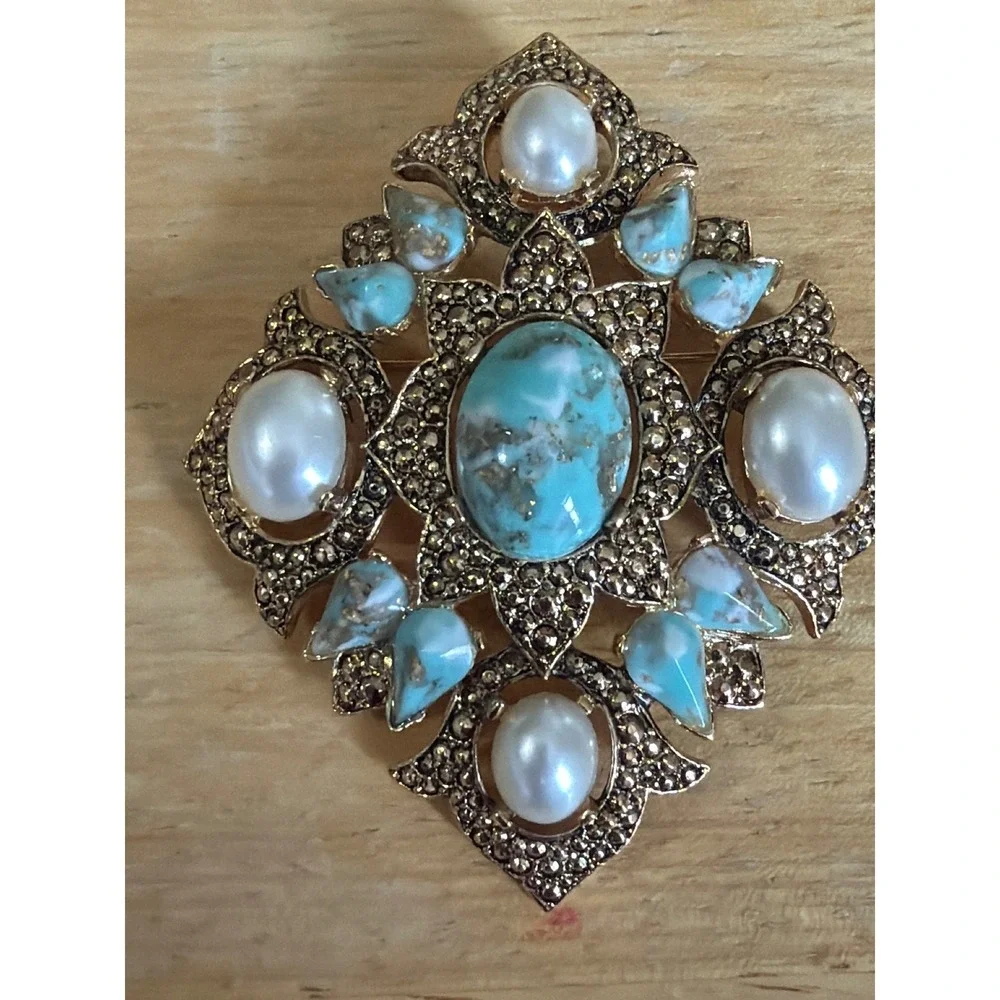 Vintage Gold Tone Faux Turquoise  Pearl Ornate Diamond‎ Shaped Statement Brooch